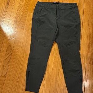 Kuhl Women's Ankle Pants in Dark Green